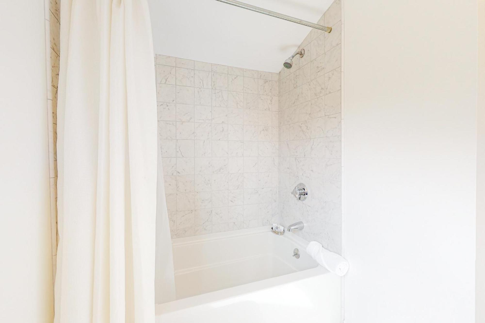 Main Street Upper Apartment วินยาร์ดเฮเวน ภายนอก รูปภาพ